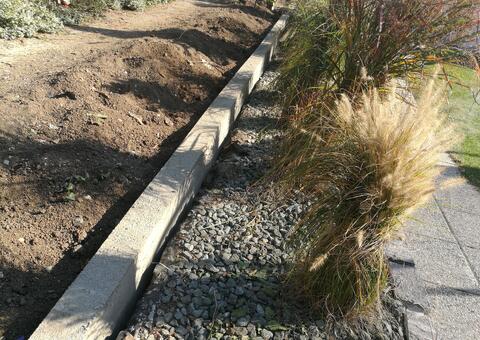 Maschendrahtzaun und Sockel in 1100 Wien 10