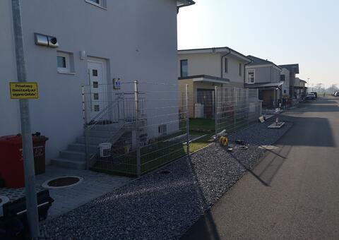 Doppelstabgitterzaun in 2440 Gramatneusiedl Niederösterreich 04