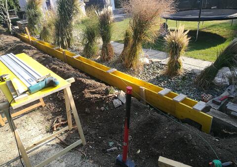 Maschendrahtzaun und Sockel in 1100 Wien 05