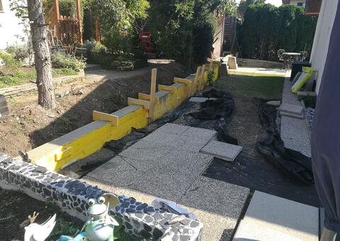 Maschendrahtzaun und Sockel in 1100 Wien 07