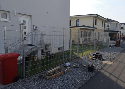Doppelstabgitterzaun in 2440 Gramatneusiedl Niederösterreich 09