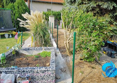 Maschendrahtzaun und Sockel in 1100 Wien 13