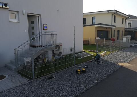 Doppelstabgitterzaun in 2440 Gramatneusiedl Niederösterreich 01
